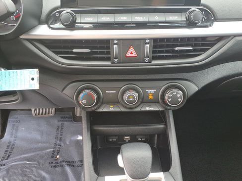 Used 2023 Kia Forte LXS w/ LXS Technology Package image 23