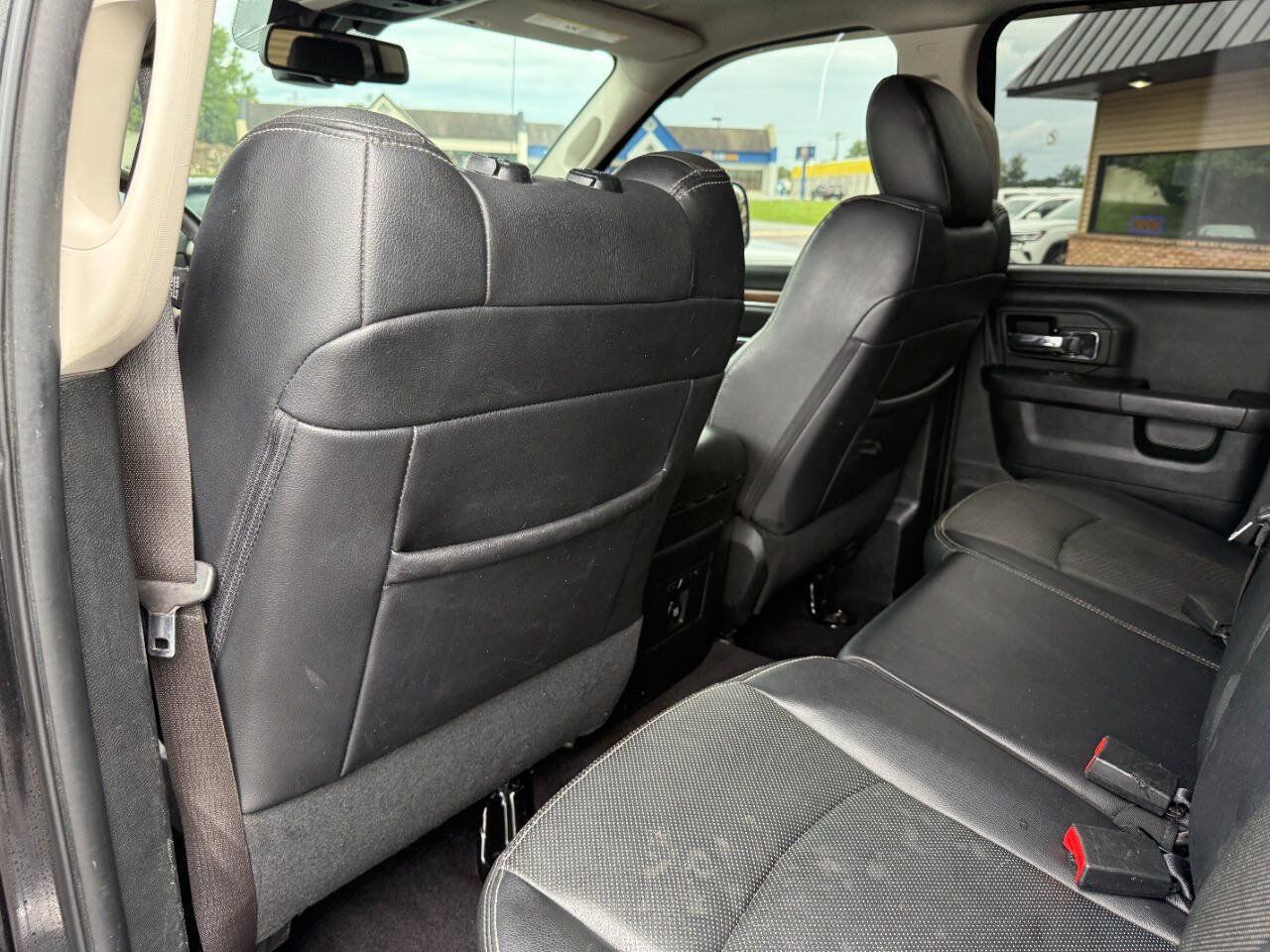 Used 2017 RAM 1500 Laramie w/ Convenience Group AWD/4WD image 29