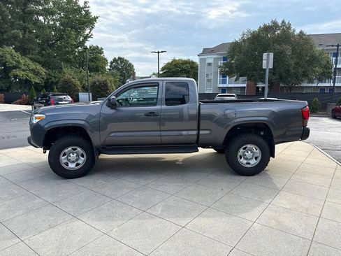 Used 2021 Toyota Tacoma SR AWD/4WD image 4