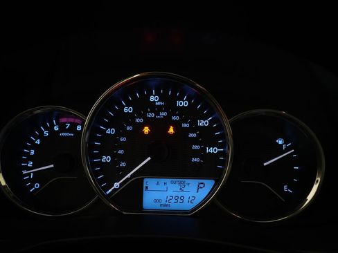 Used 2016 Toyota Corolla LE FWD image 2