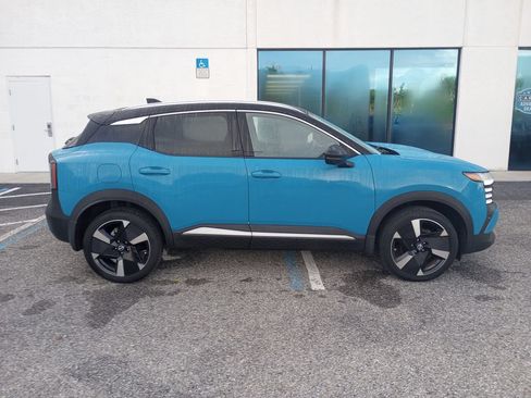 Used 2025 Nissan Kicks SR FWD image 8