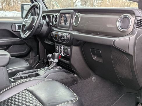 Used 2020 Jeep Wrangler Unlimited Sahara w/ Cold Weather Group AWD/4WD image 27