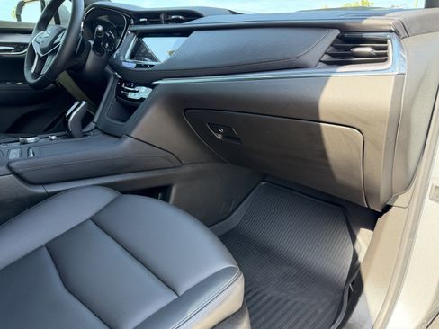 Certified 2025 Cadillac XT5 Luxury image 12