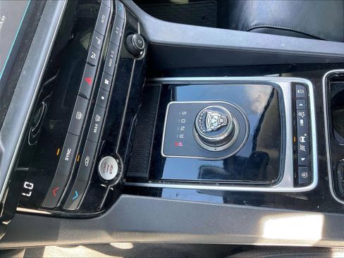 Used 2018 Jaguar F-PACE Prestige image 18