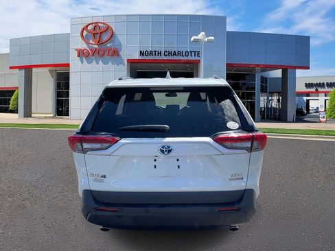 Used 2021 Toyota RAV4 XLE Premium image 9