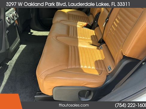 Used 2017 Land Rover Discovery HSE AWD/4WD image 24
