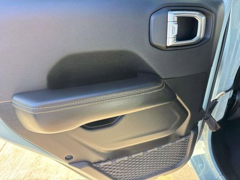 Used 2024 Jeep Wrangler Unlimited Sahara image 10