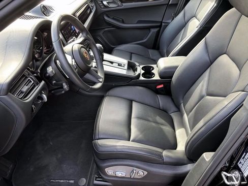 Used 2025 Porsche Macan Turbo image 20