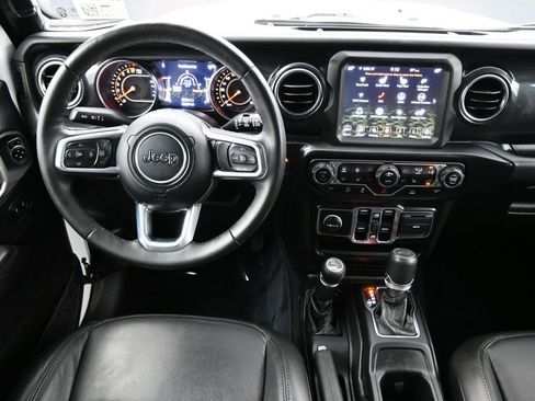 Used 2022 Jeep Wrangler Unlimited Sahara AWD/4WD image 5