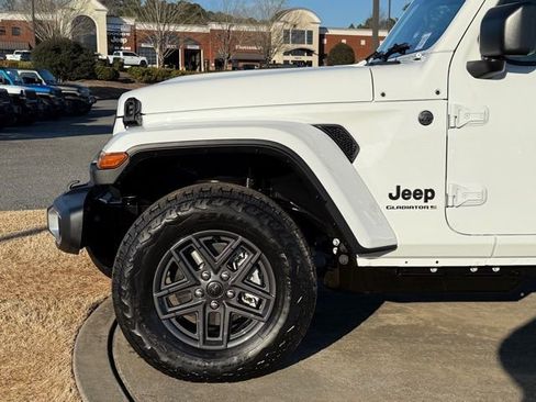 New 2026 Jeep Gladiator Sport AWD/4WD image 12
