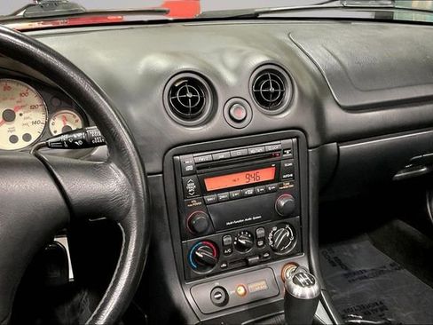 Used 2002 MAZDA MX-5 Miata image 6