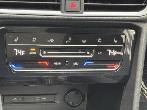 New 2025 Volkswagen Taos SEL image 29