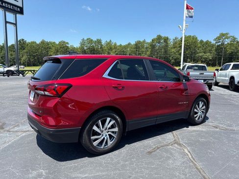 Used 2024 Chevrolet Equinox LT image 3
