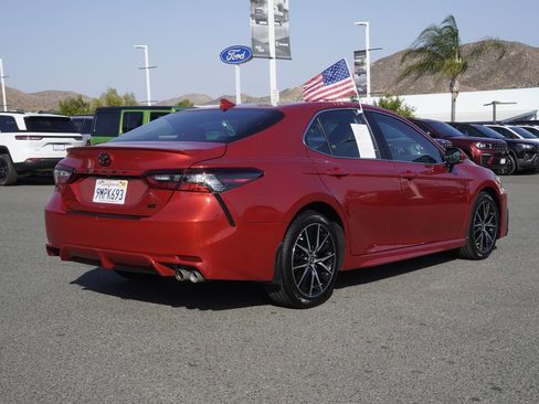 Used 2024 Toyota Camry SE FWD image 4