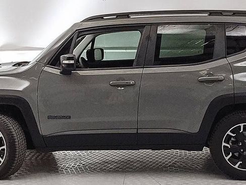 Used 2023 Jeep Renegade Latitude AWD/4WD image 5