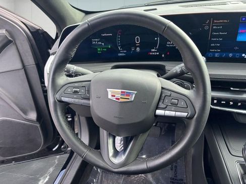 Used 2025 Cadillac XT4 Premium Luxury image 16