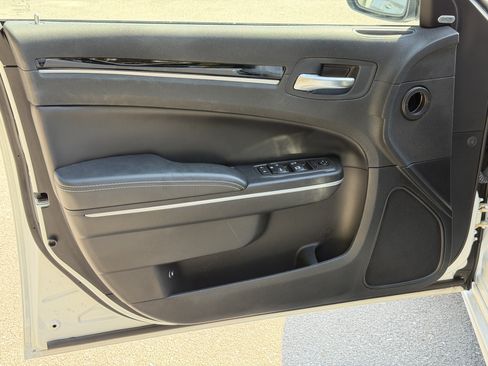 Used 2022 Chrysler 300 S RWD image 4