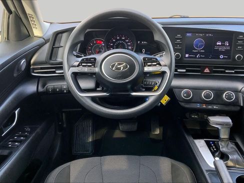 Used 2021 Hyundai Elantra SE FWD image 6