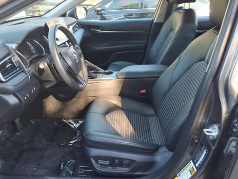 Used 2023 Toyota Camry SE image 18