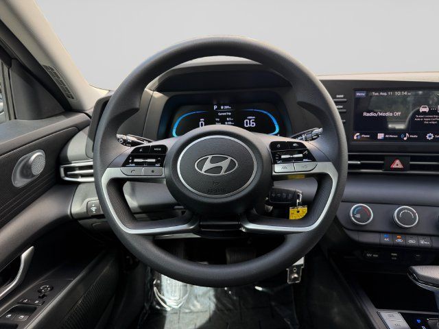 Used 2025 Hyundai Elantra SE FWD image 11