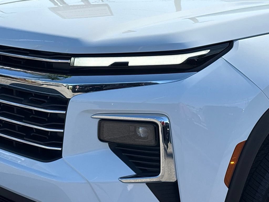 New 2027 Chevrolet Traverse LT FWD image 2