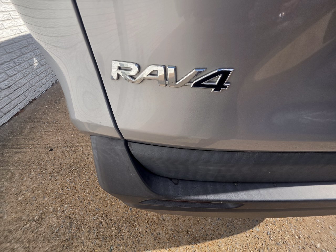 Used 2021 Toyota RAV4 LE FWD image 6