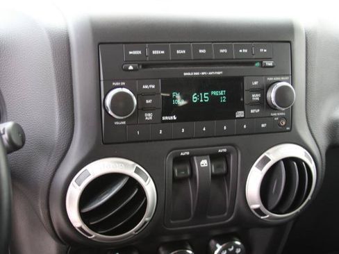 Used 2016 Jeep Wrangler Sahara AWD/4WD image 37