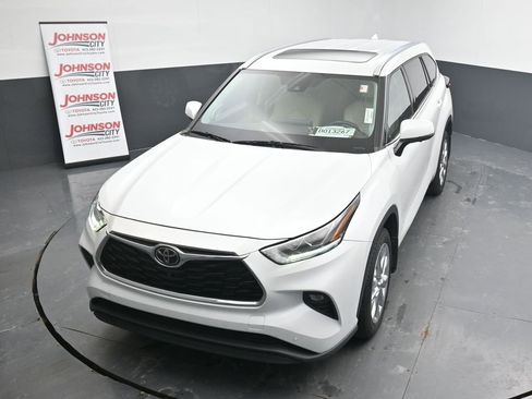 Used 2022 Toyota Highlander Limited image 32
