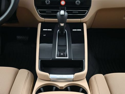 Used 2026 Porsche Macan AWD/4WD image 10