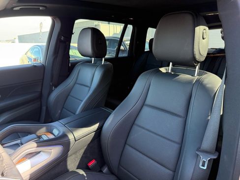 Used 2025 Mercedes-Benz GLS 450 4MATIC image 3