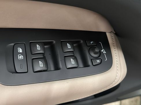 New 2026 Volvo XC60 T8 Plus w/ Protection Package Premier image 22