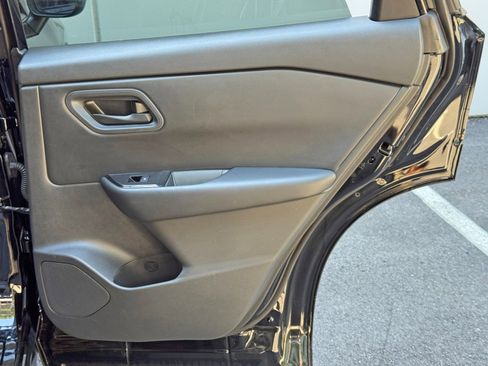 Used 2024 Nissan Rogue S AWD/4WD image 36