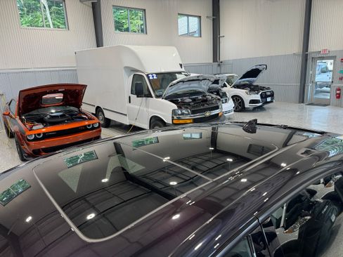 Used 2024 Nissan Ariya AWD image 4