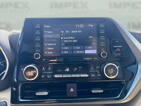 Used 2021 Toyota Highlander XLE FWD image 9