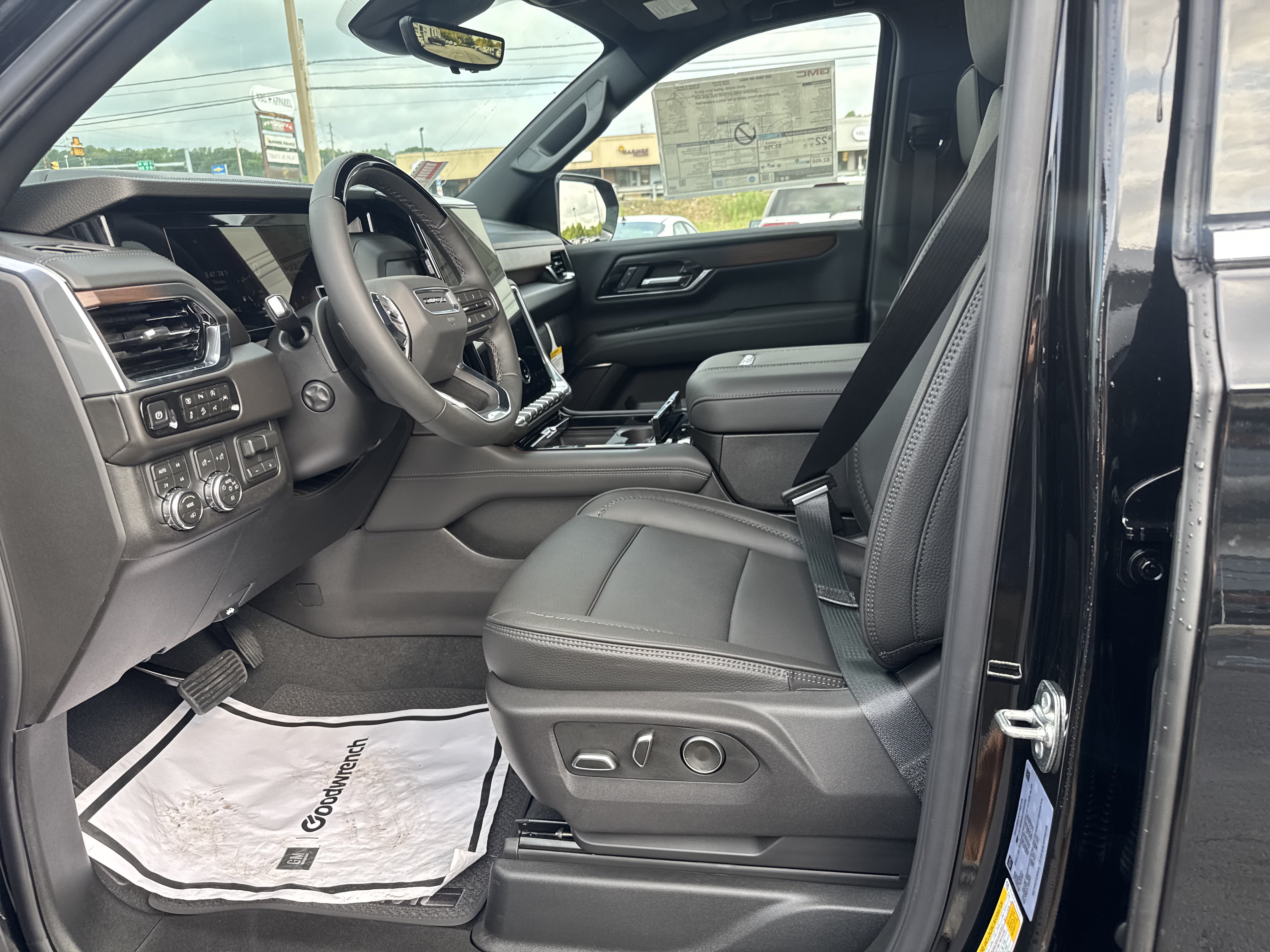 New 2026 GMC Yukon Denali w/ Denali Reserve Package AWD/4WD image 12