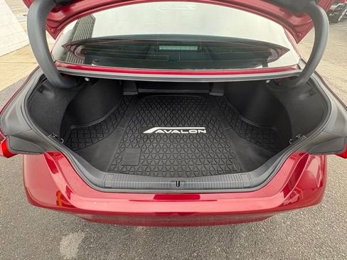 Used 2019 Toyota Avalon XSE image 32