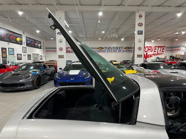 Used 2004 Chevrolet Corvette Coupe w/ Preferred Equipment Group RWD image 30