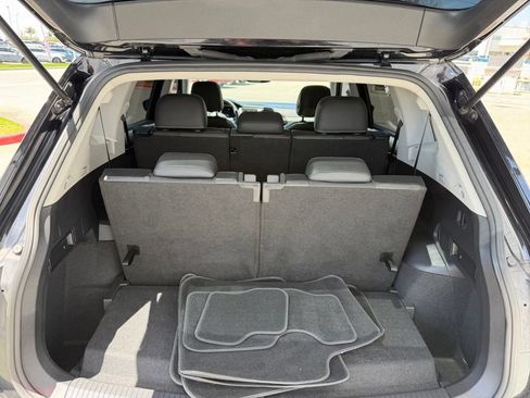 Used 2023 Volkswagen Tiguan SE w/ Panoramic Sunroof Package FWD image 29