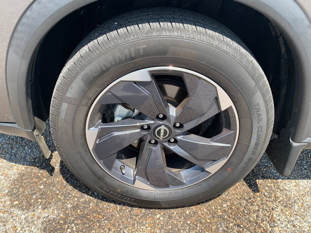 Used 2024 Nissan Rogue SV FWD image 9