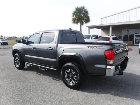 Used 2017 Toyota Tacoma TRD Off-Road image 8