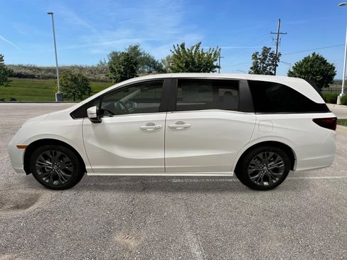 New 2026 Honda Odyssey Touring image 2