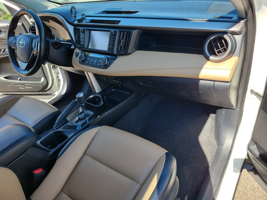 Used 2018 Toyota RAV4 Limited FWD image 16