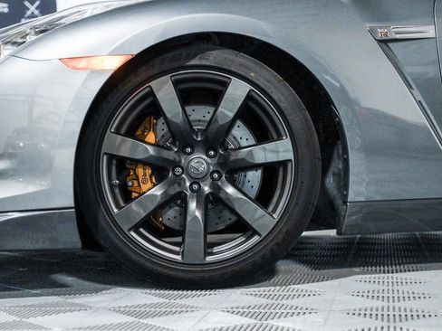 Used 2009 Nissan GT-R Premium image 11