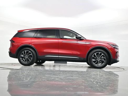 Used 2025 Lincoln Nautilus Premier image 48