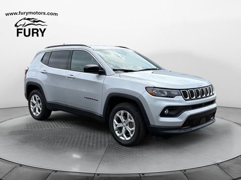 Used 2024 Jeep Compass Latitude AWD/4WD image 1