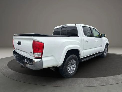 Used 2017 Toyota Tacoma SR5 image 6