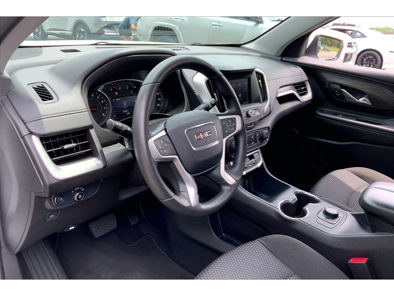 Used 2024 GMC Terrain SLE AWD/4WD image 13