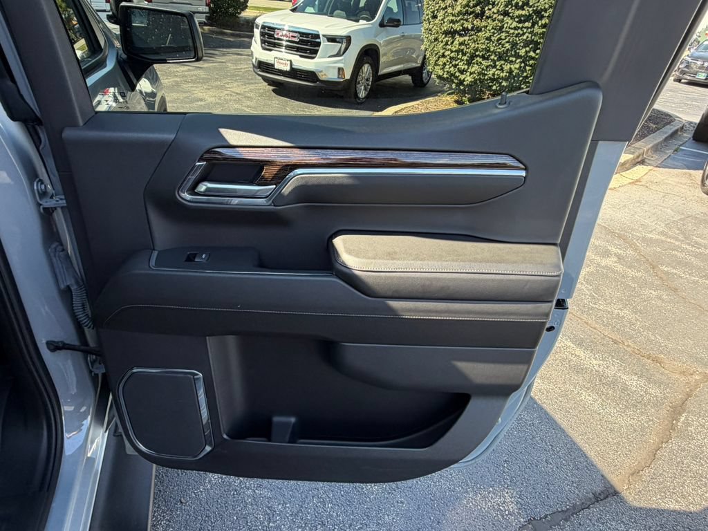 Used 2024 GMC Sierra 1500 Elevation w/ LPO, Elevation Black Package AWD/4WD image 15