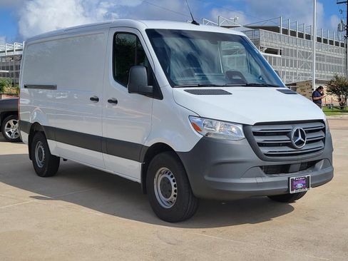 Used 2025 Mercedes-Benz Sprinter 2500 image 3