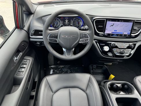 New 2026 Chrysler Pacifica Select image 14